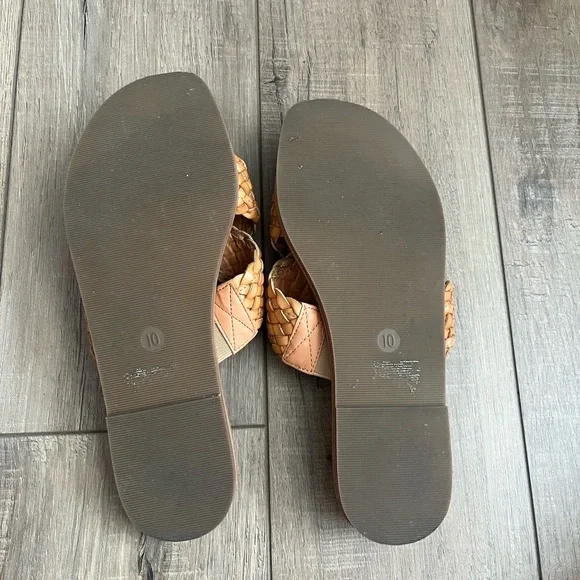 Woven Universal Thread Sandals - Picture 2 of 2